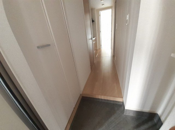 明るい玄関です