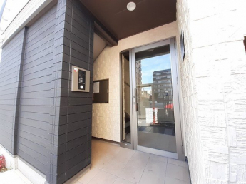 落ち着いたエントランスです