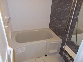 落ち着いた空間のお風呂です