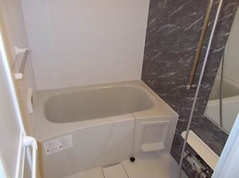 落ち着いた空間のお風呂です