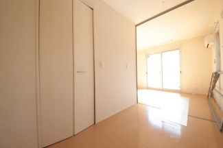 こちらのリビングで趣味の時間をお楽しみください