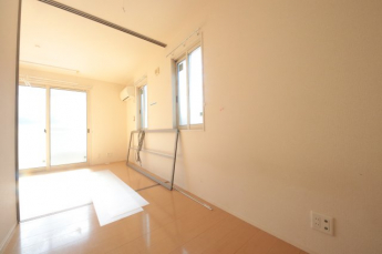 こちらのリビングで趣味の時間をお楽しみください