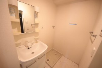 明るい洗面所です