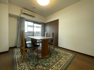 6.4帖の南西洋室です。