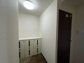 玄関スペース、靴収納付き