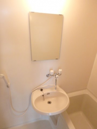明るい洗面所です