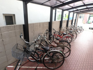 屋根付き駐輪場です