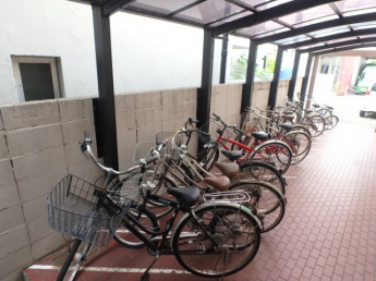 屋根付き駐輪場です