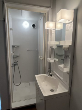 シャワールーム、洗面