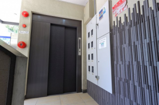 エレベーター正面です。