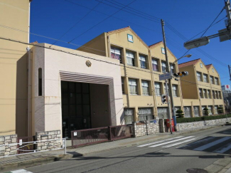 神戸市立西須磨小学校まで422m