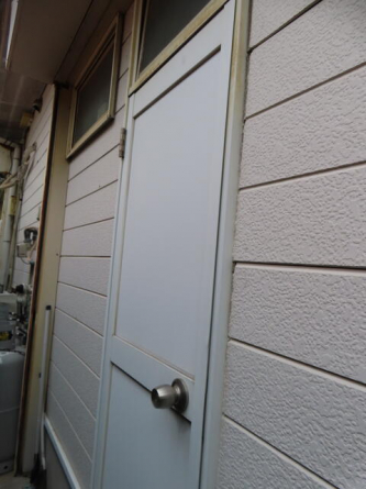 西側の勝手口ドア