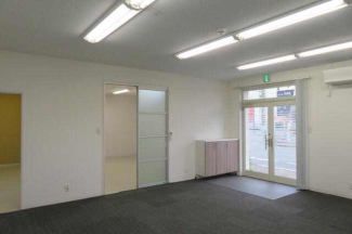 西側室内　全て現況引渡しで造作費用は全て借主負担