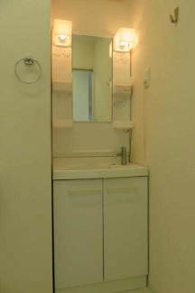 シャンプードレッサー　全て現況引渡しで造作費用は全て借主負担