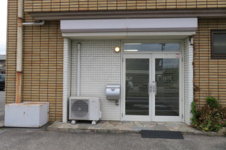 南側にも入口有　鍵付き郵便受け有（残置物）全て現況引渡しで造