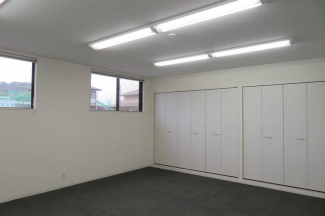 東側室内　全て現況引渡しで造作費用は全て借主負担