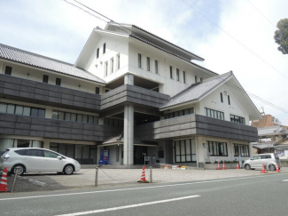 八幡浜市立市民図書館まで3m