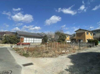 南西から撮影　広々とした約60坪の土地です。