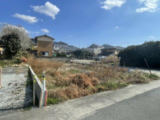 北西から撮影　広々とした約60坪の土地です。