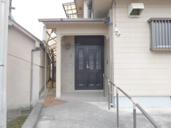 テレビモニター付きインターフォンが設置されています