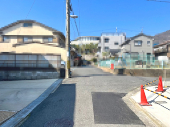 【前面道路含む現地写真】