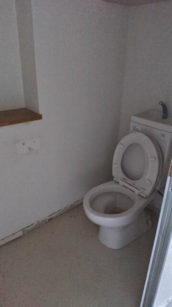 トイレ・新品交換します。