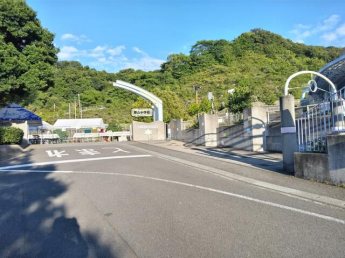 松山市立姫山小学校まで1000m