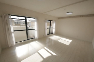 ゆったり過ごせるリビングです