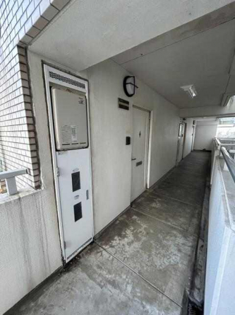 廊下で軽く会釈やあいさつを交わすだけでも暮らしの快適性がアッ