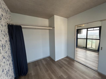 お持ちの家具の配置を考えると洋室のお部屋が暮らしやすいという