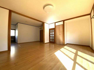 降り注ぐ陽光をいっぱいに浴びて、ライトと共にＬＤＫ全体を明る