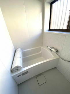 １日の疲れを癒すユニットバス。清潔感が溢れるシンプルですっき