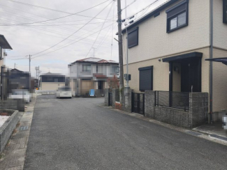 【前面道路含む現地写真】