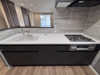 食洗器付きで3口コンロ、グリル付で毎日の家事も少しでも楽にしてください♪