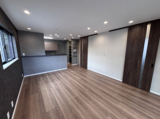 キッチンからもリビングが見渡せ、お子様が遊んでいるのも見守れます。