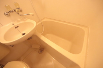 日々の疲れを癒すお風呂付です