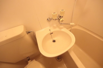 明るい洗面所です