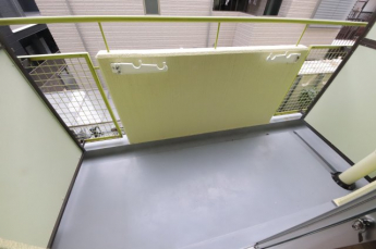 開放的で明るい空間を演出してくれるバルコニーです