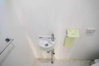 伊丹中央貸店舗　東側の画像