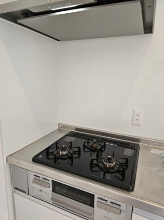 3口ガスコンロ・グリル付きです！