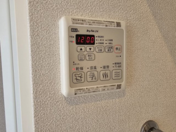 浴室乾燥機付き！涼風・暖房機能もありますよ♪