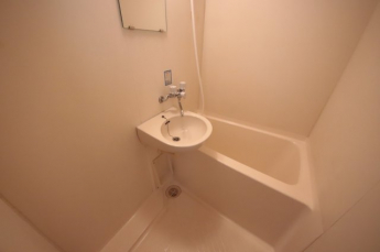 コンパクトで使いやすいお風呂です