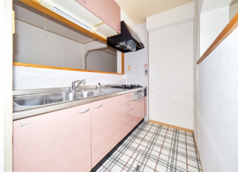 3帖カウンターキッチンにシステムキッチン