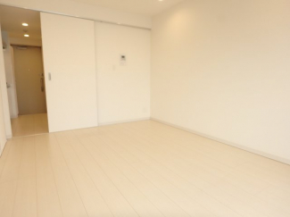 広くて明るい寝室