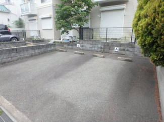 駐車場があるので、車を買う予定の方も安心です