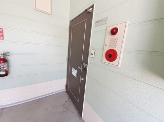 清潔なエントランスです