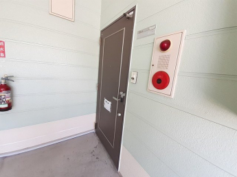 清潔なエントランスです