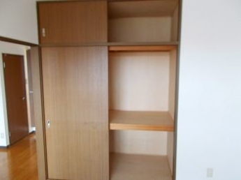 たっぷりとした収納スペースです