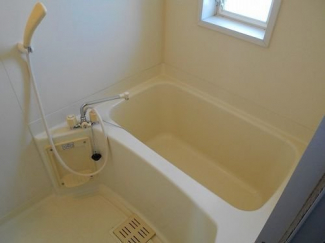 コンパクトで使いやすいお風呂です