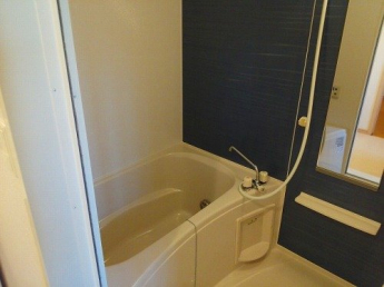 コンパクトで使いやすいお風呂です